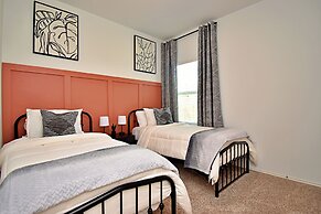 Long-term Stays Family-friendly Communal Pool!