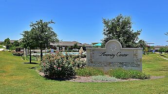 Long-term Stays Family-friendly Communal Pool!