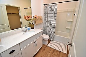 Long-term Stays Family-friendly Communal Pool!