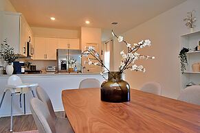 Long-term Stays Family-friendly Communal Pool!