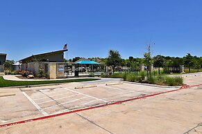 Long-term Stays Family-friendly Communal Pool!