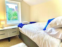 Stunning 3-bed House in Bedford, Quiet Location