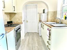 Stunning 3-bed House in Bedford, Quiet Location
