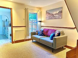 Stunning 3-bed House in Bedford, Quiet Location