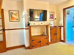 Stunning 3-bed House in Bedford, Quiet Location