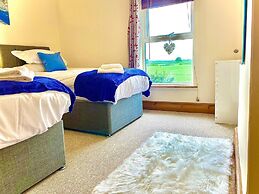 Stunning 3-bed House in Bedford, Quiet Location