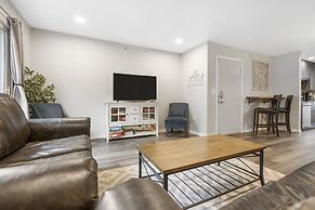 Rockwall Duo - Cottage + Lodge Combo