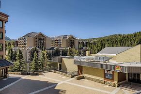 Steps to Downtown Main Street & Ski In Ski Out!