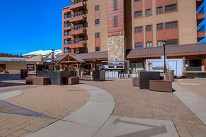 Steps to Downtown Main Street & Ski In Ski Out!