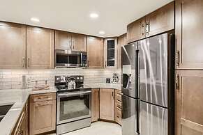 Steps to Downtown Main Street & Ski In Ski Out!