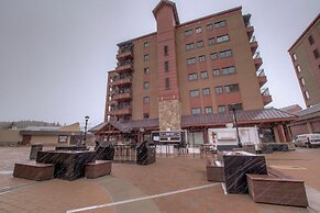 Steps to Downtown Main Street & Ski In Ski Out!