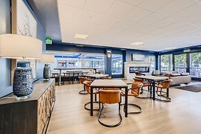 Steps to Downtown Main Street & Ski In Ski Out!