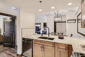 Steps to Downtown Main Street & Ski In Ski Out!