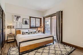 Steps to Downtown Main Street & Ski In Ski Out!