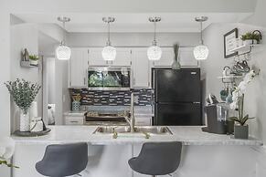 Clubhouse Bungalow - Community Amenities