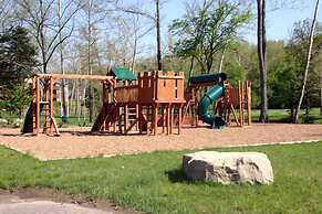 Birdie Lane Beauty - Golf, Pools, Gym, & More!