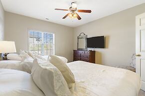 Birdie Lane Beauty - Golf, Pools, Gym, & More!