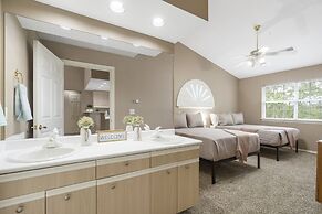 Cityscape Memories - Nearby Golf & Lake