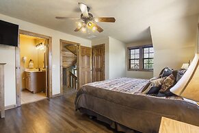 Fox Hollow Family Lodge