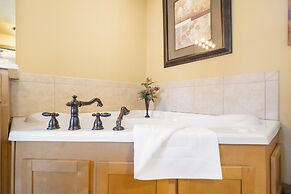 Fox Hollow Family Lodge