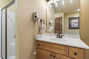 Fox Hollow Family Lodge