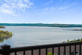 Happy Place Condo - Stunning Table Rock Lake Views