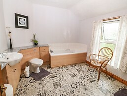 Dinas Farmhouse Annex