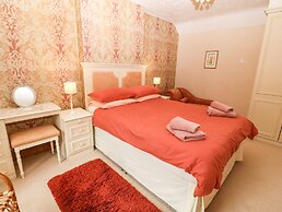 Dinas Farmhouse Annex