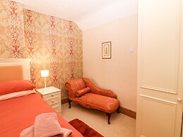 Dinas Farmhouse Annex