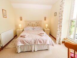 Dinas Farmhouse Annex