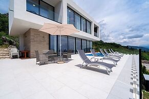 Pool Villa Luxoria Trebesin