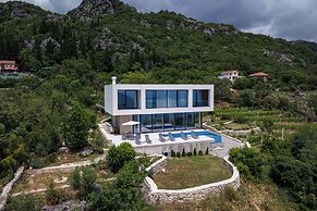 Pool Villa Luxoria Trebesin