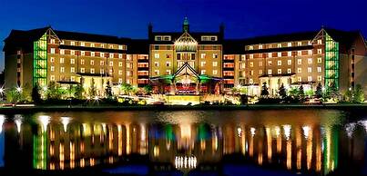 Holiday Home Near Lake and Pool