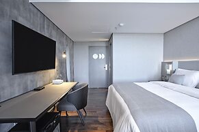 Suryaa Hotel Pinhais, Curio Collection by Hilton