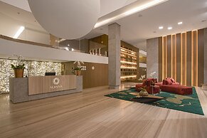 Suryaa Hotel Pinhais, Curio Collection by Hilton