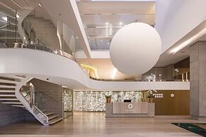 Suryaa Hotel Pinhais, Curio Collection by Hilton