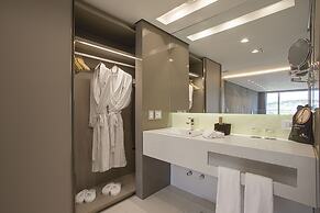 Suryaa Hotel Pinhais, Curio Collection by Hilton