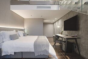 Suryaa Hotel Pinhais, Curio Collection by Hilton