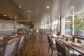 Suryaa Hotel Pinhais, Curio Collection by Hilton