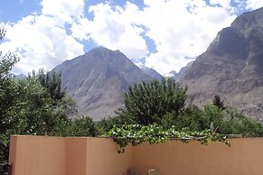 Paradise Hotel And Restaurant