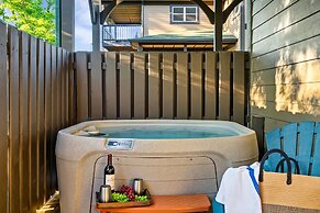 Hummingbird Hill Vista- Pool HotTub View