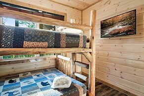 Hummingbird Hill Vista- Pool HotTub View