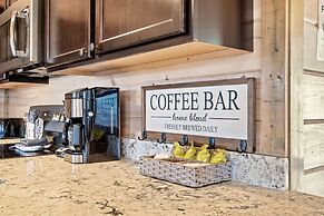 Hummingbird Hill Vista- Pool HotTub View