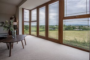 Knights Rest - 4 Bedroom - Princes Gate