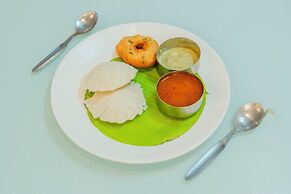 Itsy Hotels Vijaya Comforts, with BAR & restaurant