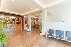 Itsy Hotels Vijaya Comforts, with BAR & restaurant