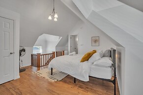 Pet Friendly 5BR Home near Downtown Detroit by RedAwning