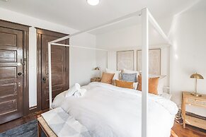 Pet Friendly 5BR Home near Downtown Detroit by RedAwning