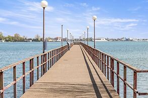 Pet Friendly 5BR Home near Downtown Detroit by RedAwning