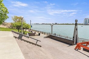 Pet Friendly 5BR Home near Downtown Detroit by RedAwning